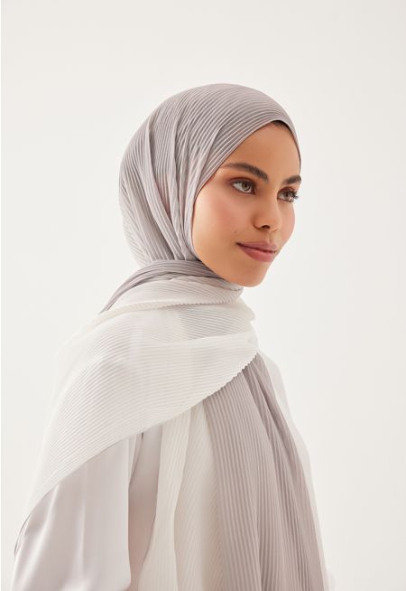 حجاب بثنيات بلون متدرج
